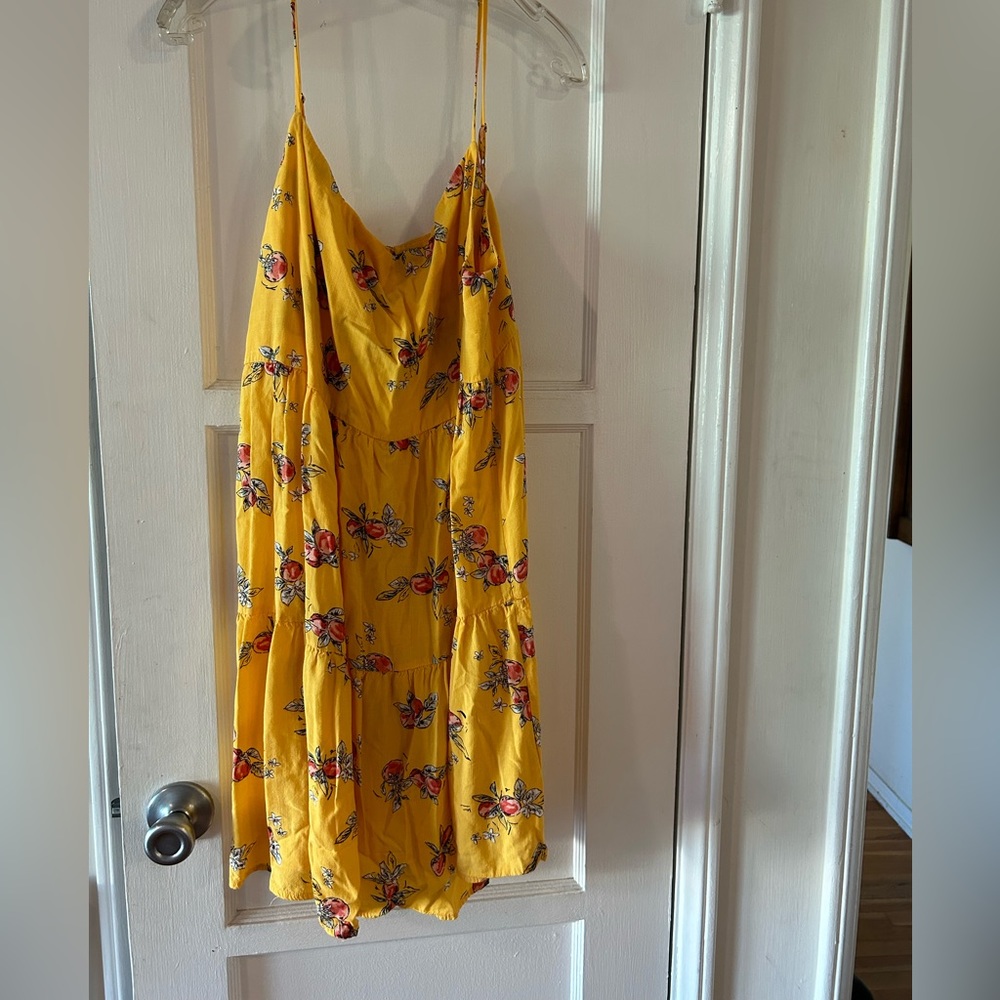 Copper Key dress, size large! Super cute floral design in yellow!